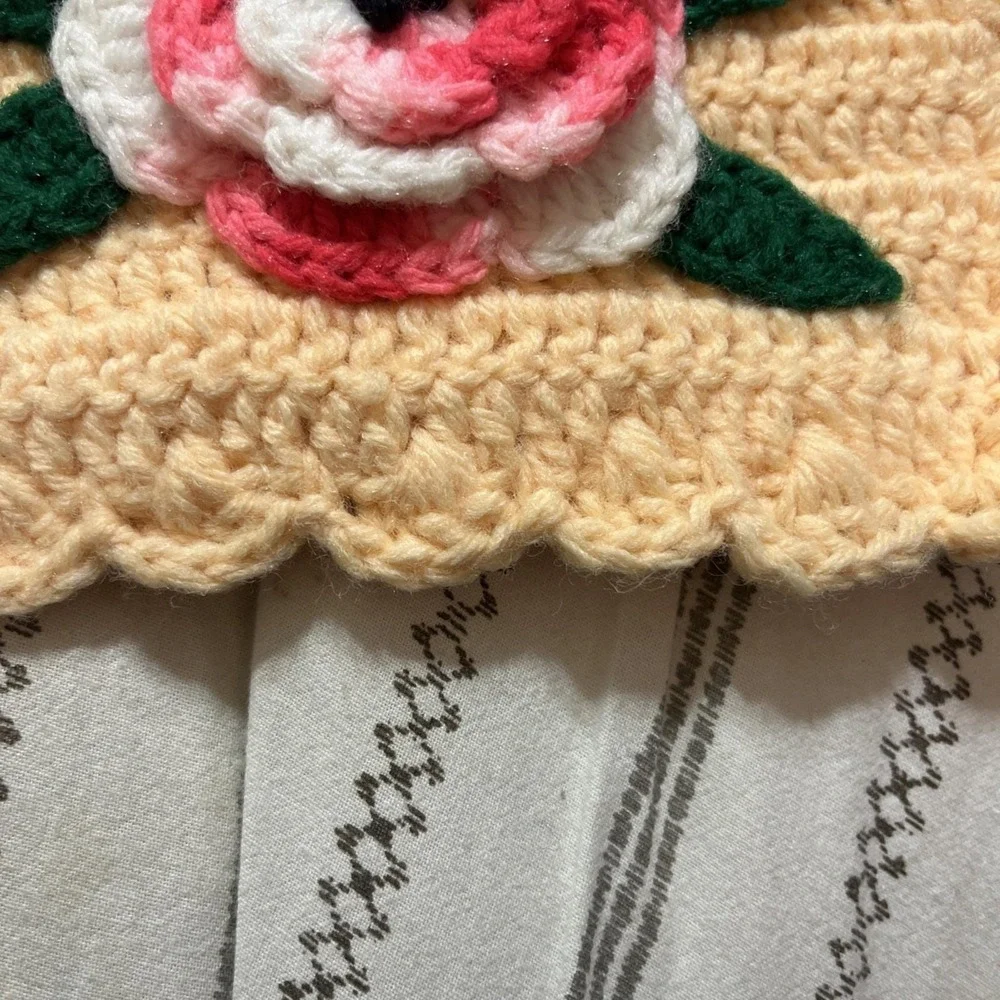 VTG Handmade Crochet Letter Card Mail Holder Peach With Flowers 3 Pocket - Picture 8 of 8